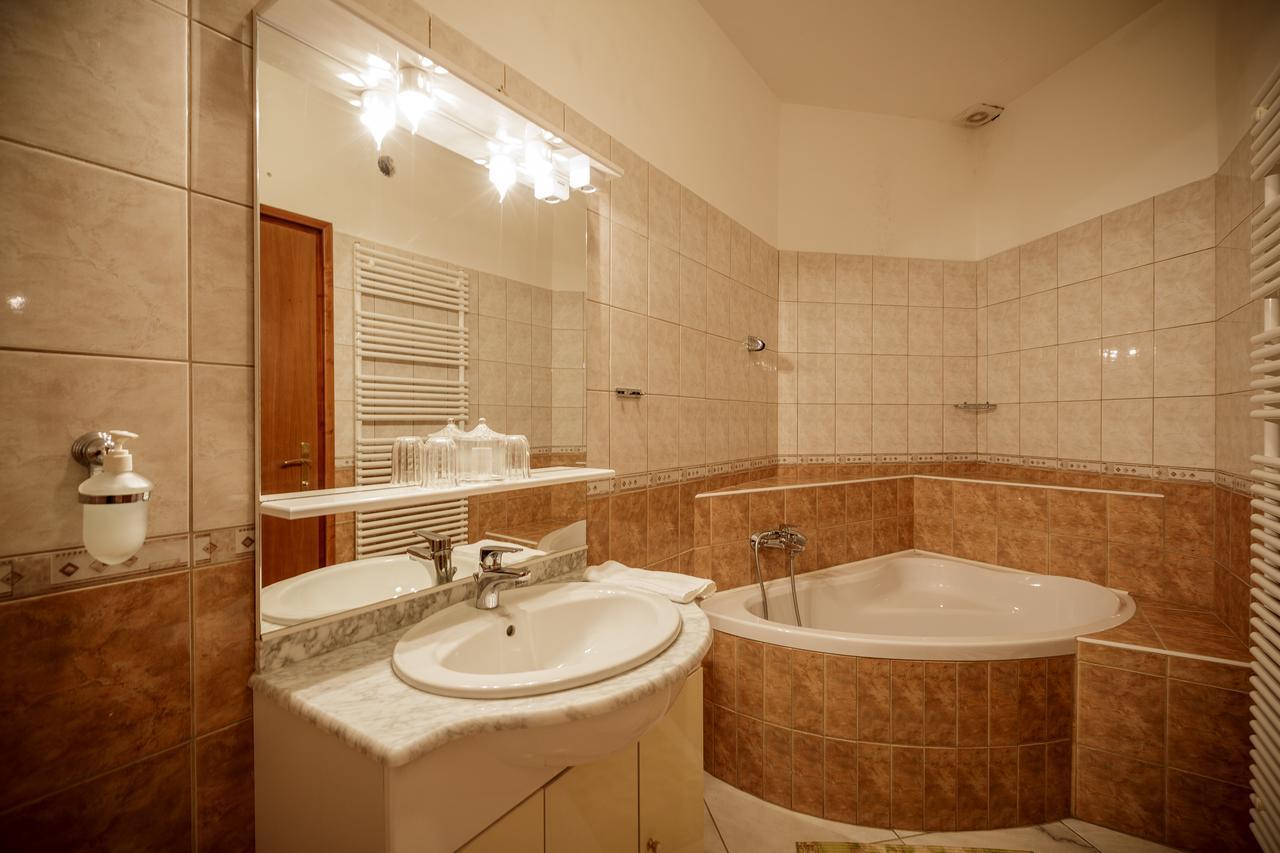 Panorama Birtok - Wellness Panzio, Konferencia Es Rendezvenykoezpont Bed & Breakfast Gyorujbarat Exterior photo